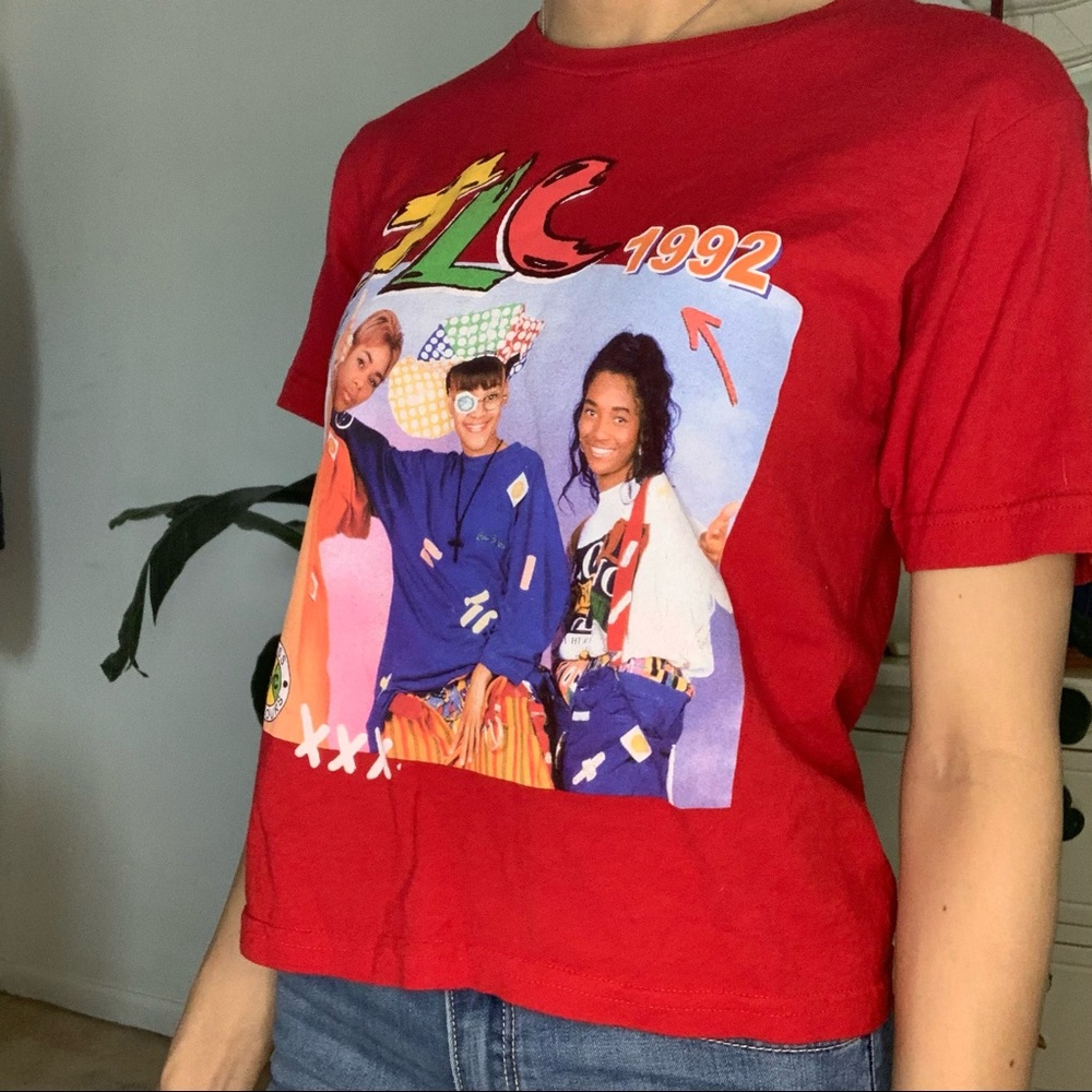 barely worn TLC t shirt